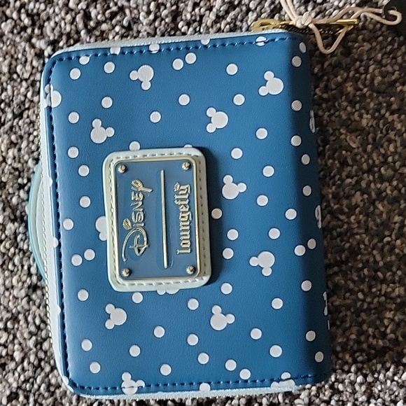 Disney x Loungefly NWT Snowglobe Mickey Minnie Snowman Wallet - Picture 3 of 5